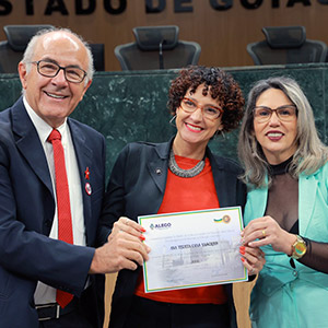 Professora Ana Tereza Dias Vasques, coordenadora de Psicologia do UNICEUG, recebe M&eacute;rito Legislativo na ALEGO